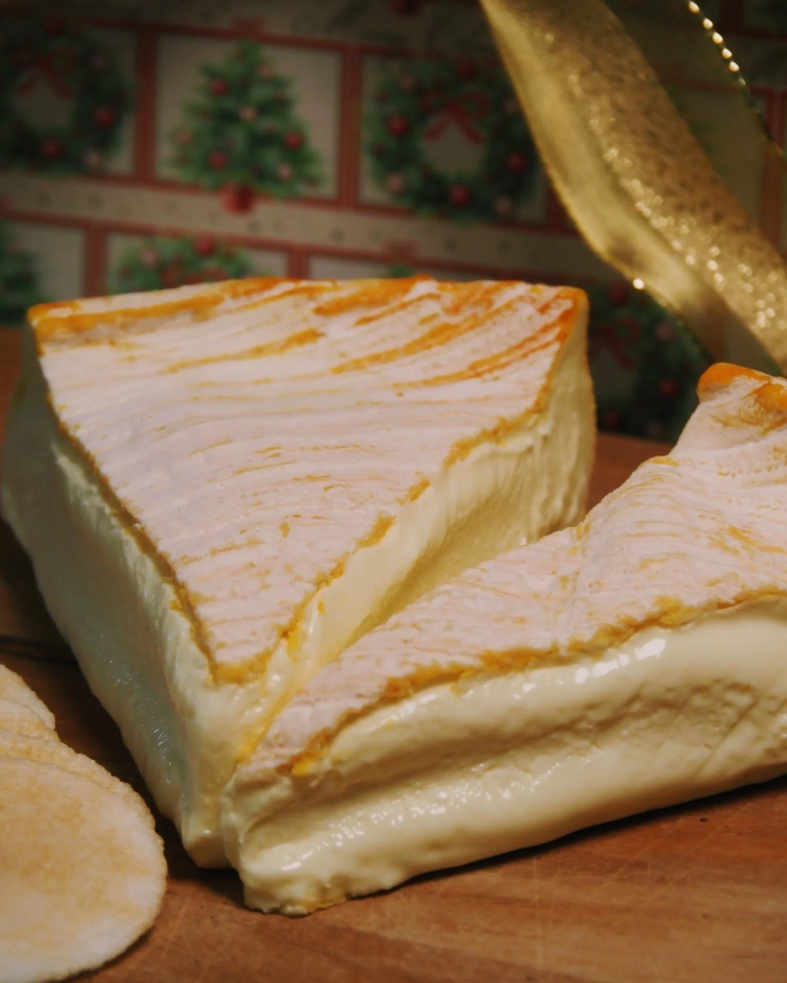 On the tenth day of Cheesemas, my cheesemonger gave to me&hellip;

Vacherousse d&rsquo;Argental 🧡🧀

Looking for something ripe and irresistibly gooey for Christmas? This is the one!

Made with triple-filtered cow&rsquo;s milk and gently washed on t