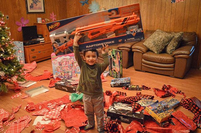 I guess you could say Miguel was a little excited by the presents he recurved from y&rsquo;all! &bull;
🌹
&bull;

#Rosesgivingback #Roseschristmas #tistheseason #dogood #blesssomebody #bethechange #giveback #begraceful 
#philanthropy #fundraising #cr