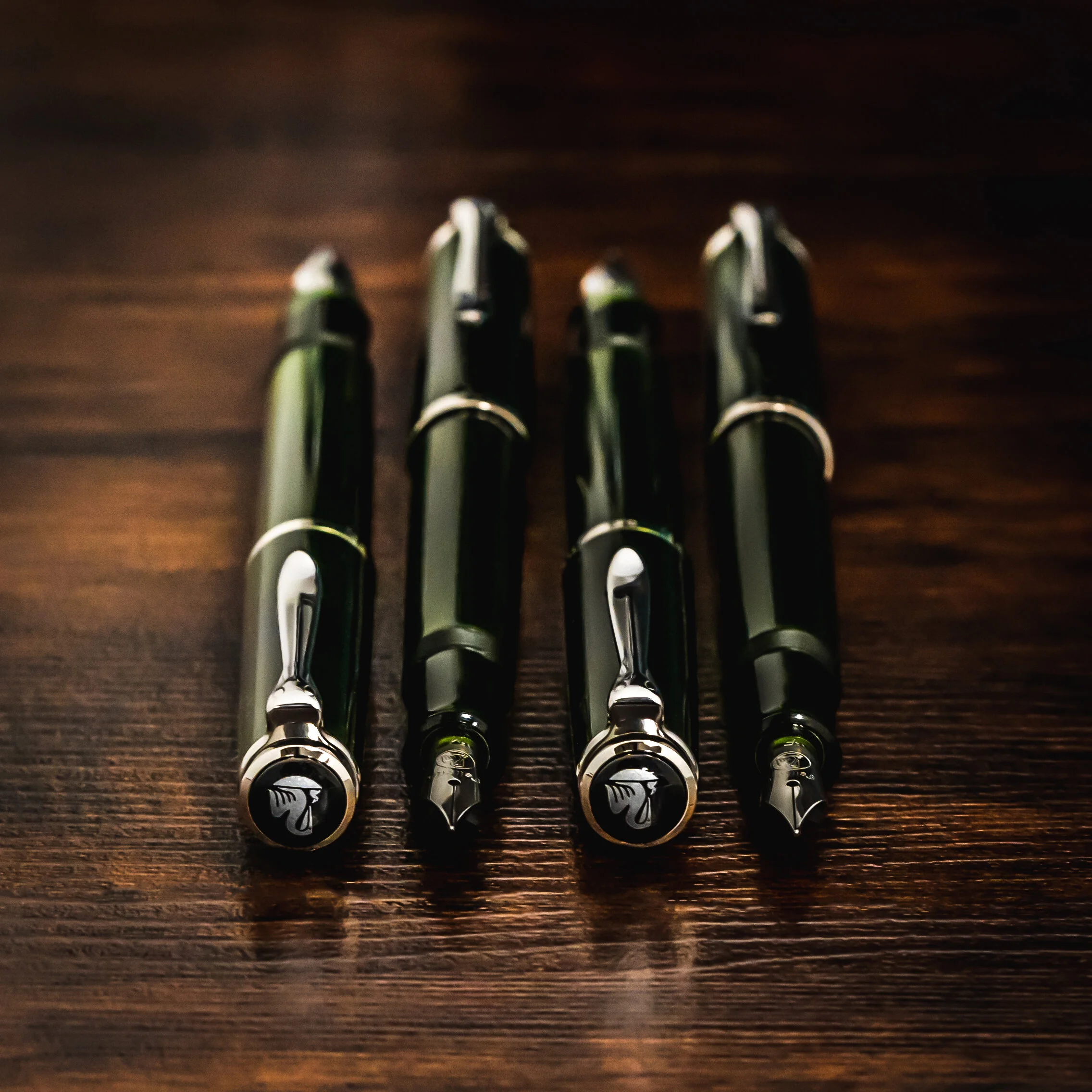 Pelikan_M200_Olivine_1.jpeg