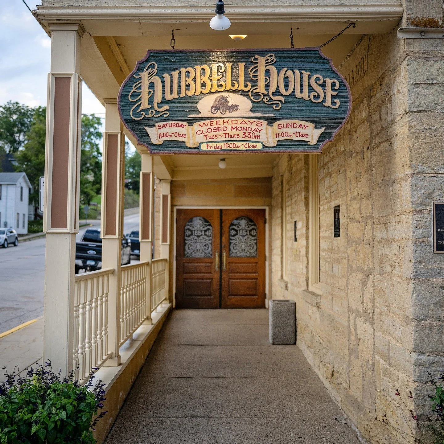 Happy MEA Break to students, families and educators! 🍁🍂

Come see us for happy hour or dinner while you're out enjoying this beautiful fall weather! 🍔🍸🍺