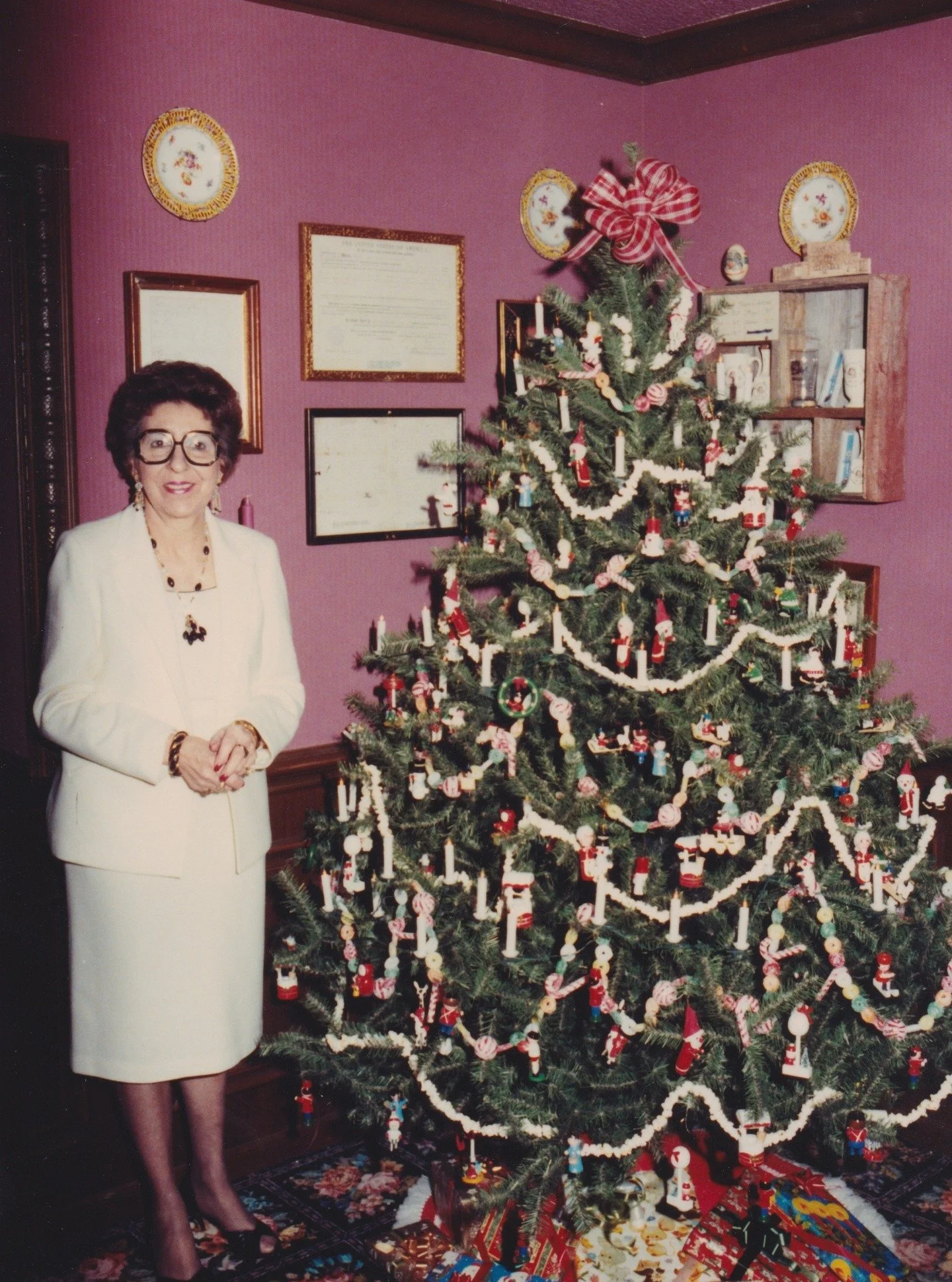 We love this time of year! 🎄 Make sure to dine with us in December to check out our holiday decor throughout the restaurant and bar ✨ ⭐️ ❤️

We think Mary Jane would like it 😉