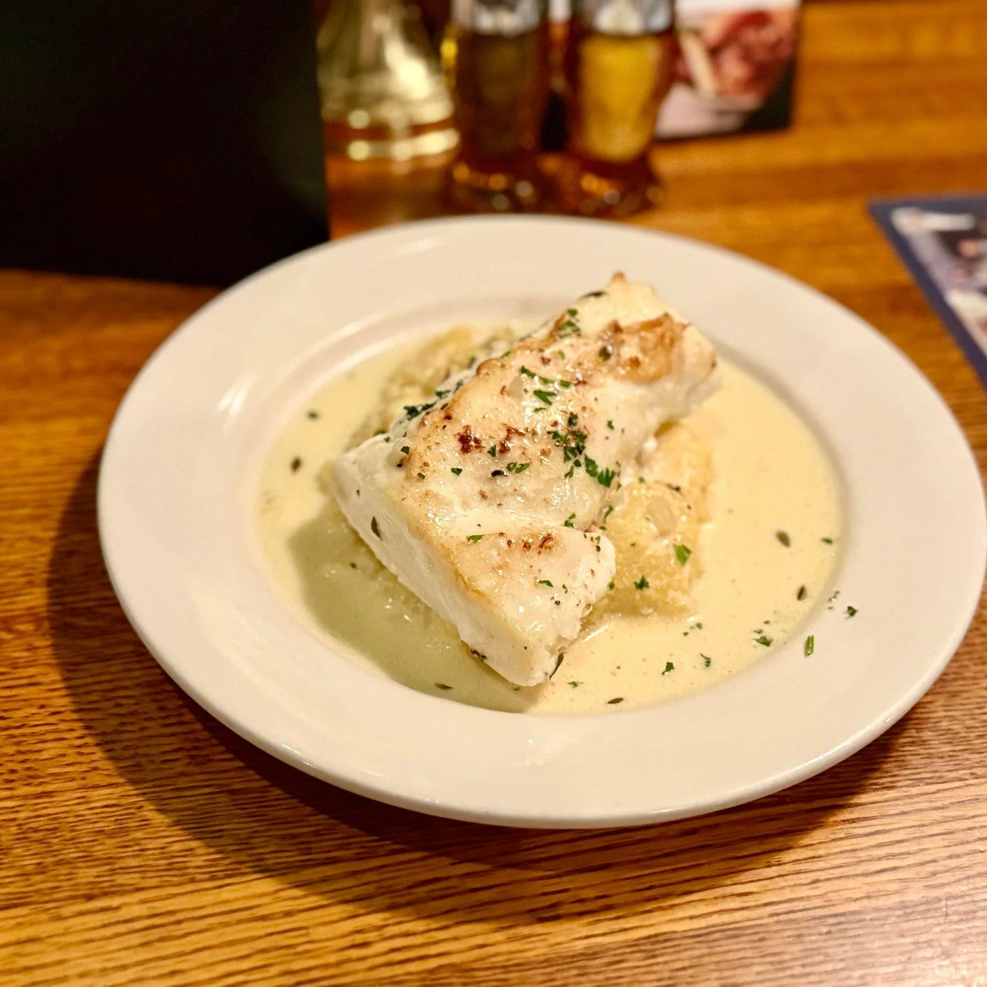 ⭐️Join us this weekend for Halibut! ⭐️

Perfectly seared halibut topped with a silky lemon beurre blanc, paired with rich, creamy polenta. Served with choice of au gratin, western, baked or French fries. Choice of salad, soup, herring or coleslaw. Ga