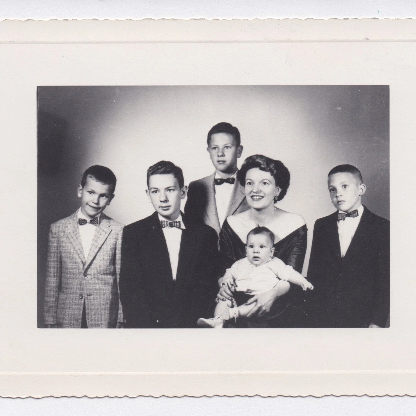 Mother's Day is less than 2 weeks away! Make sure you have your reservation to celebrate mom!💐