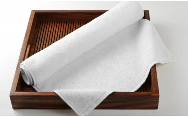 salon-towel-white-01-640x400_aa4231a4-db3b-49b8-bc8d-bd4b34d1a919_grande.png