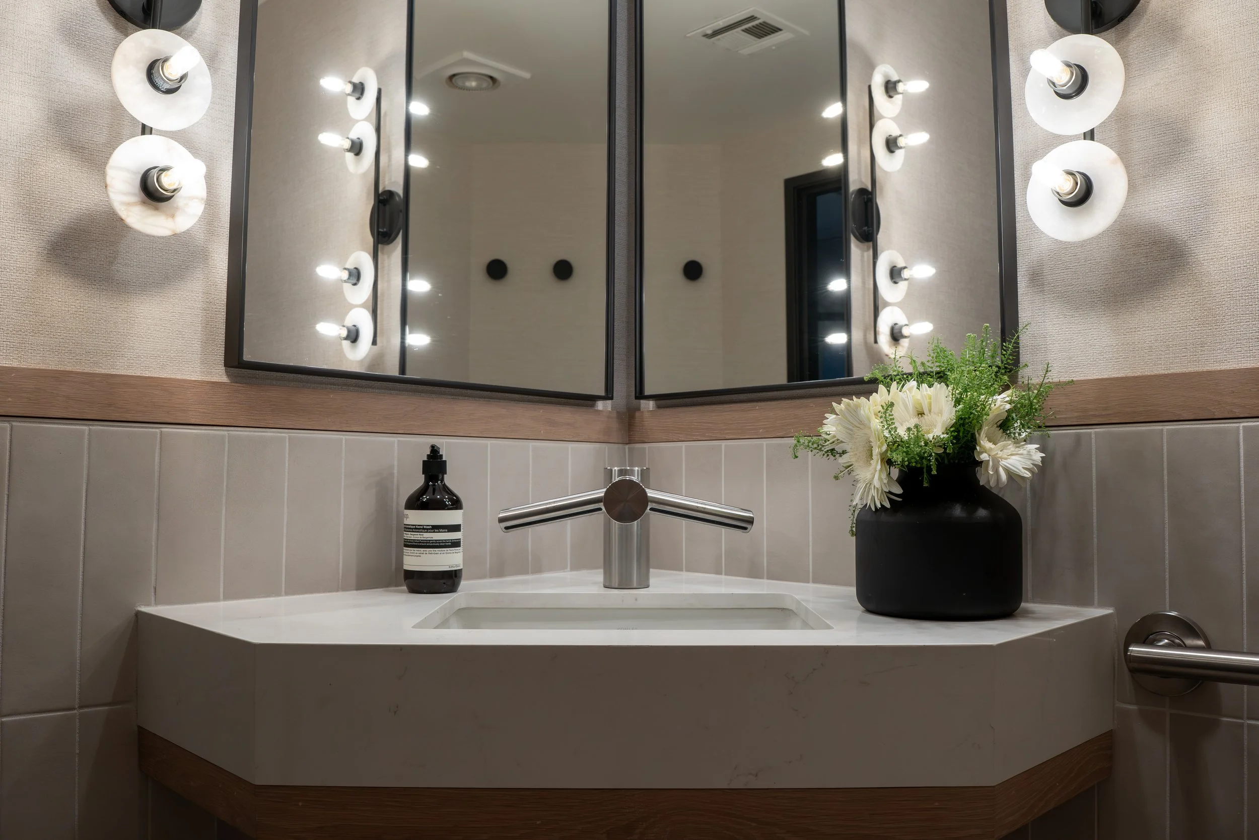 DrMelanie-PowderRoom_NinaCalderaro-05.jpg