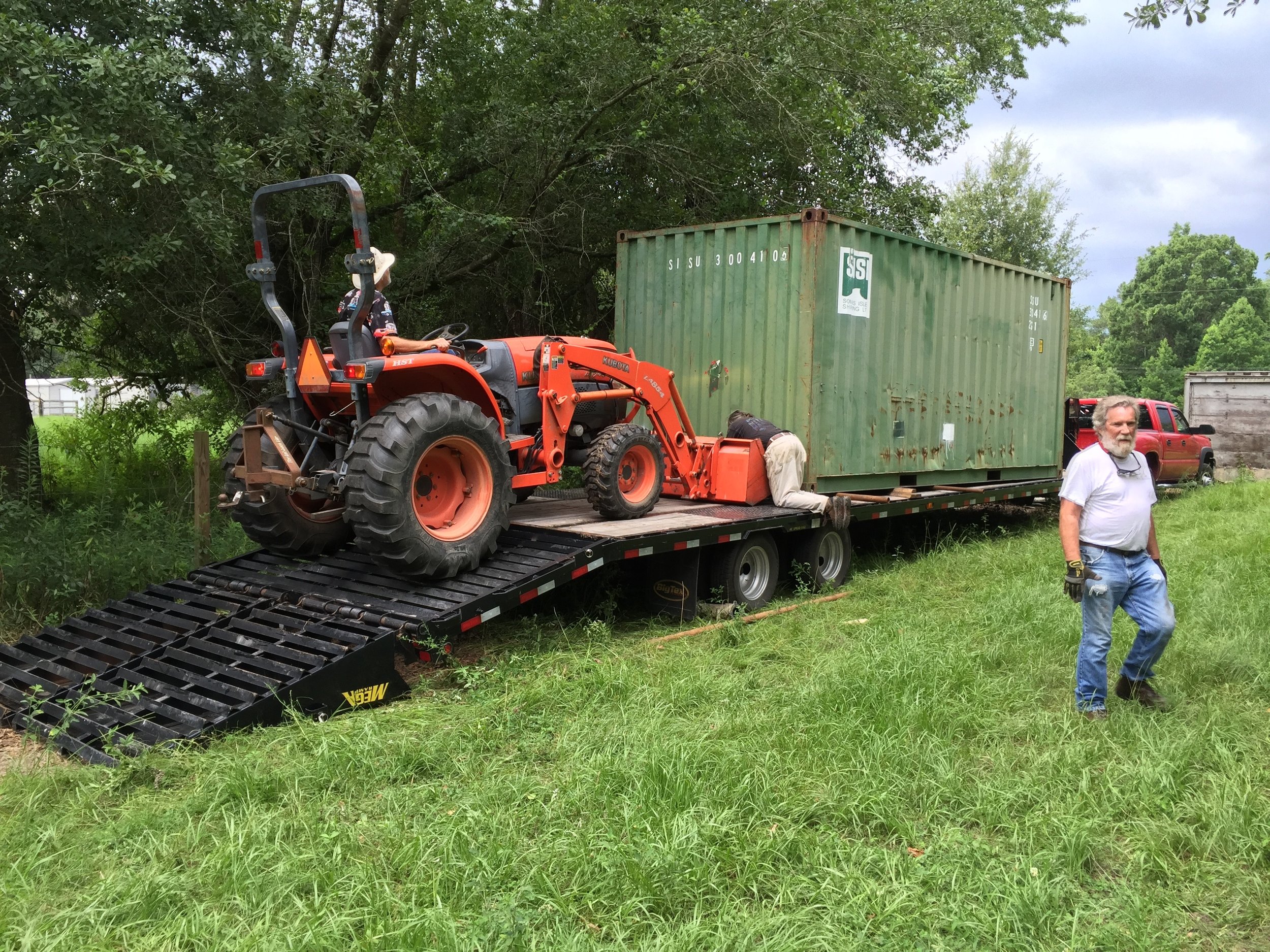 Steve Ritter helping Doug unload container.jpg