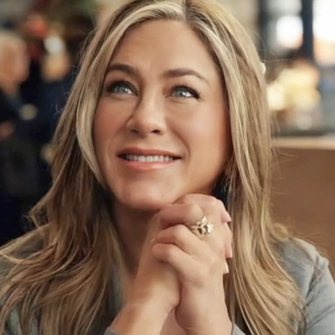  Alex Levy (played by Jennifer Aniston) in "The Morning Show" wearing NLJ's Rothko Ring 