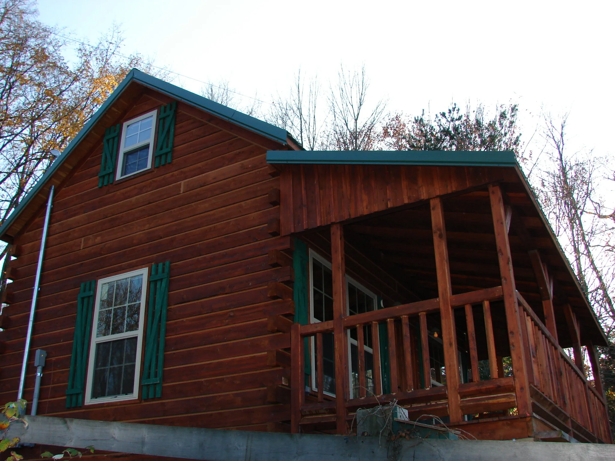  From this angle the cozy little log cabin looks a whole lot larger! 