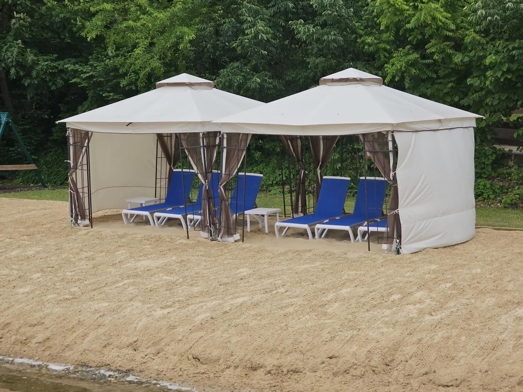 Soak in the sun or lay comfortably in the shade on six chaise lounges.