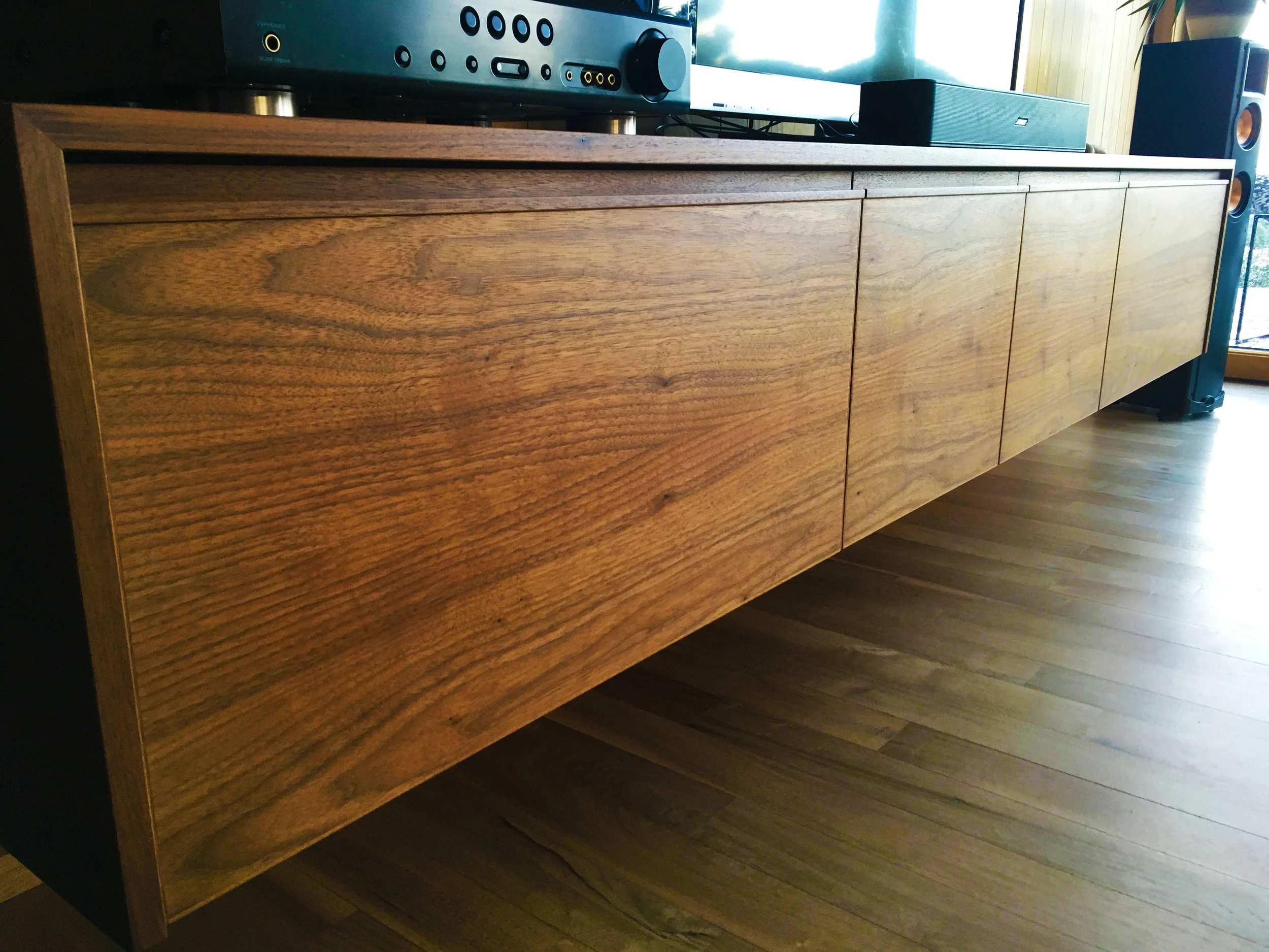 Oiled_Walnut_tv_cabinet_3.jpg