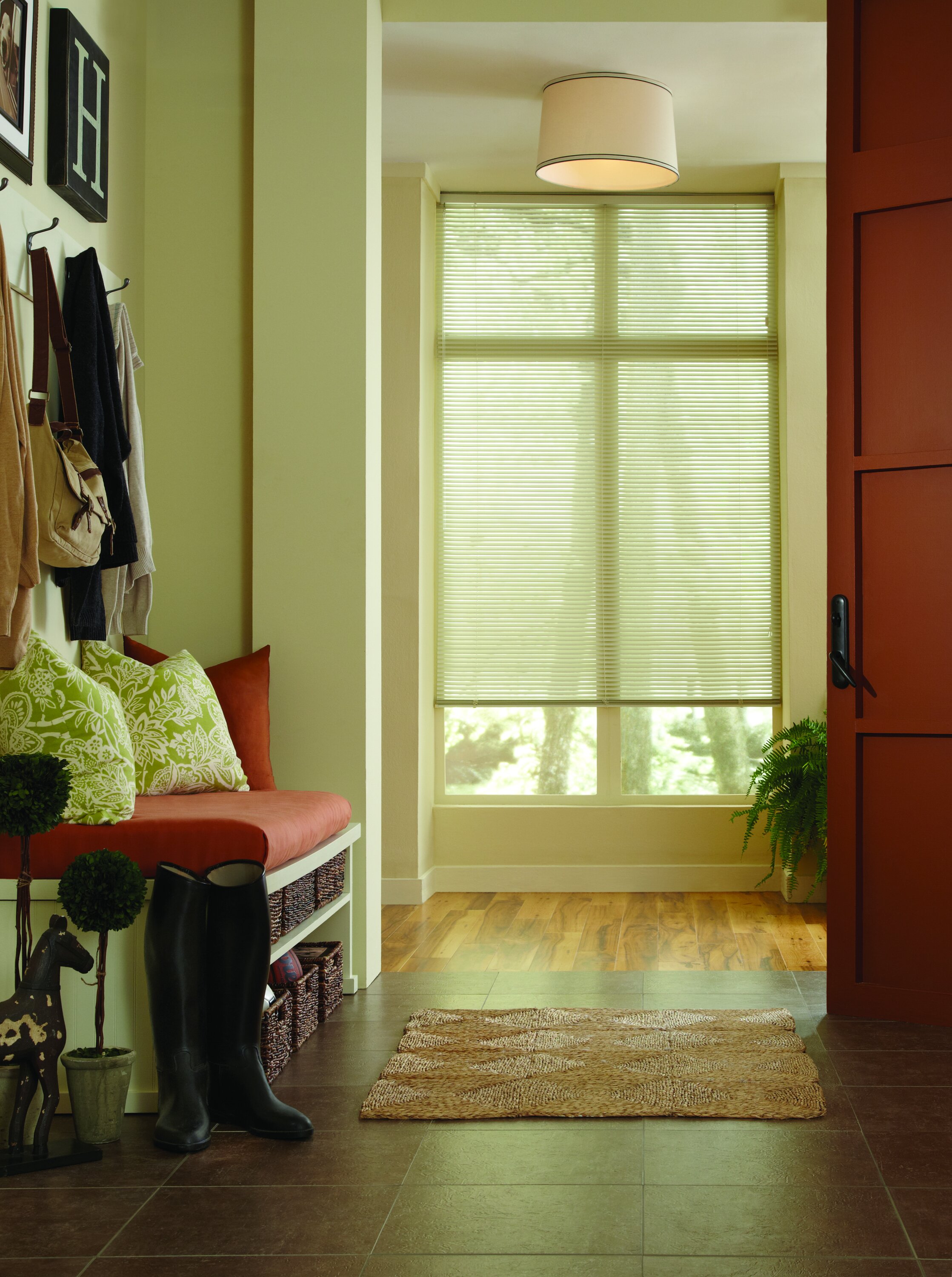 2014_MPM_Standard Cordlock_Aluminum Blinds_Entryway.jpeg