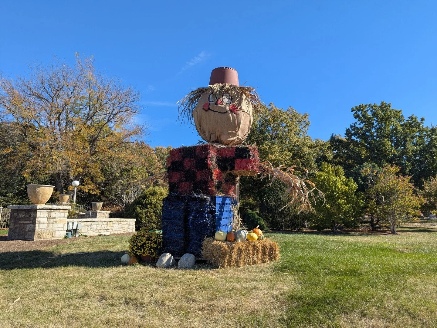 Trick or treat! 🎃 To celebrate Halloween, we're putting all our fall annuals, pumpkins, gourds, and cornstalks on clearance at 75% off. Swing by and give your porch that perfect seasonal touch before the little ghosts and ghouls start knocking. 👻

