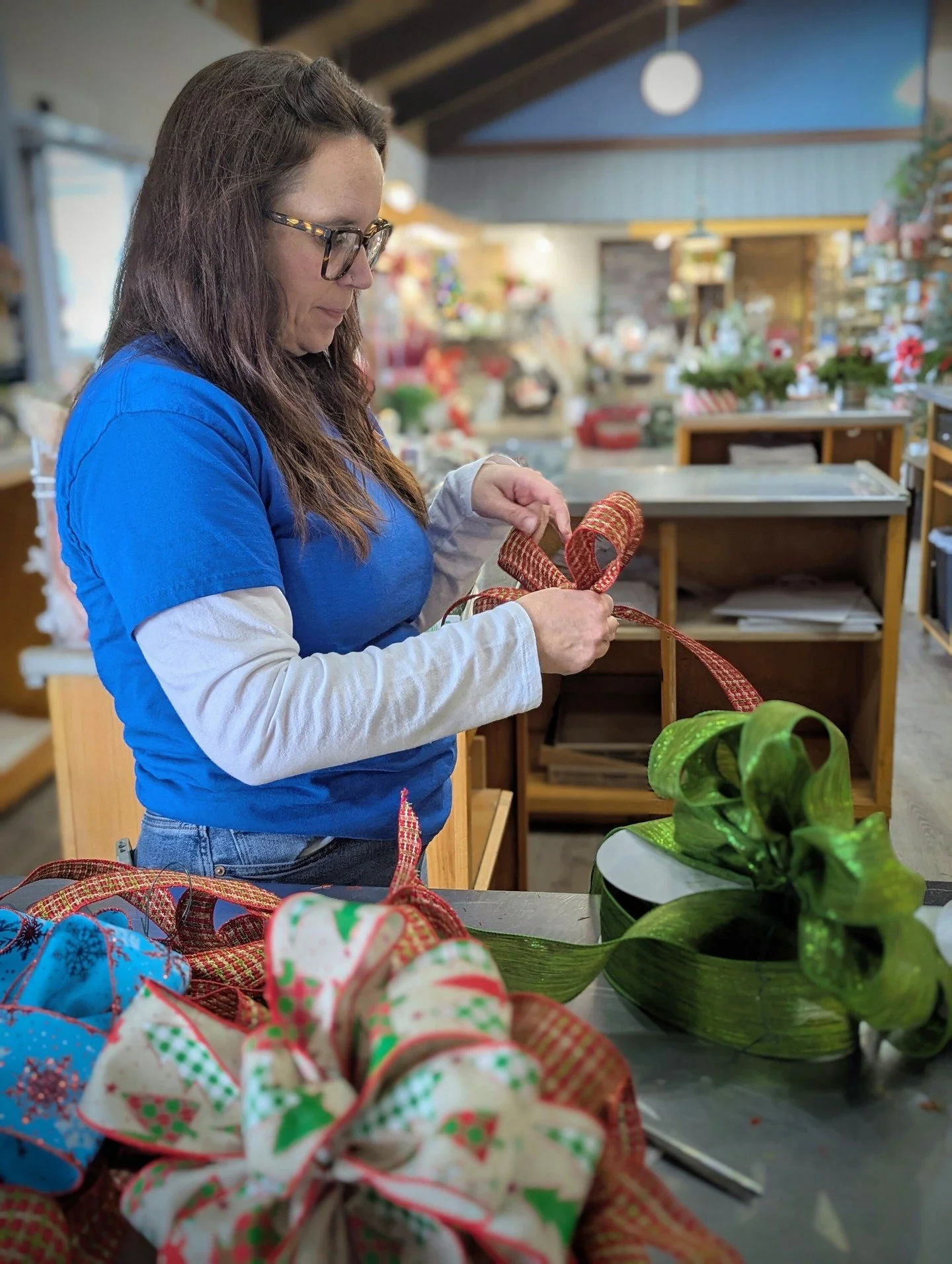 🎀 A bow can make anything feel special. Our custom-made bows add that perfect finishing touch anywhere you need a little extra color. 

Perfect for&hellip; 
🌿 Wreaths and garlands 
🎁 Trees and gifts
🌟 Lamp posts and mailboxes

You pick the ribbon