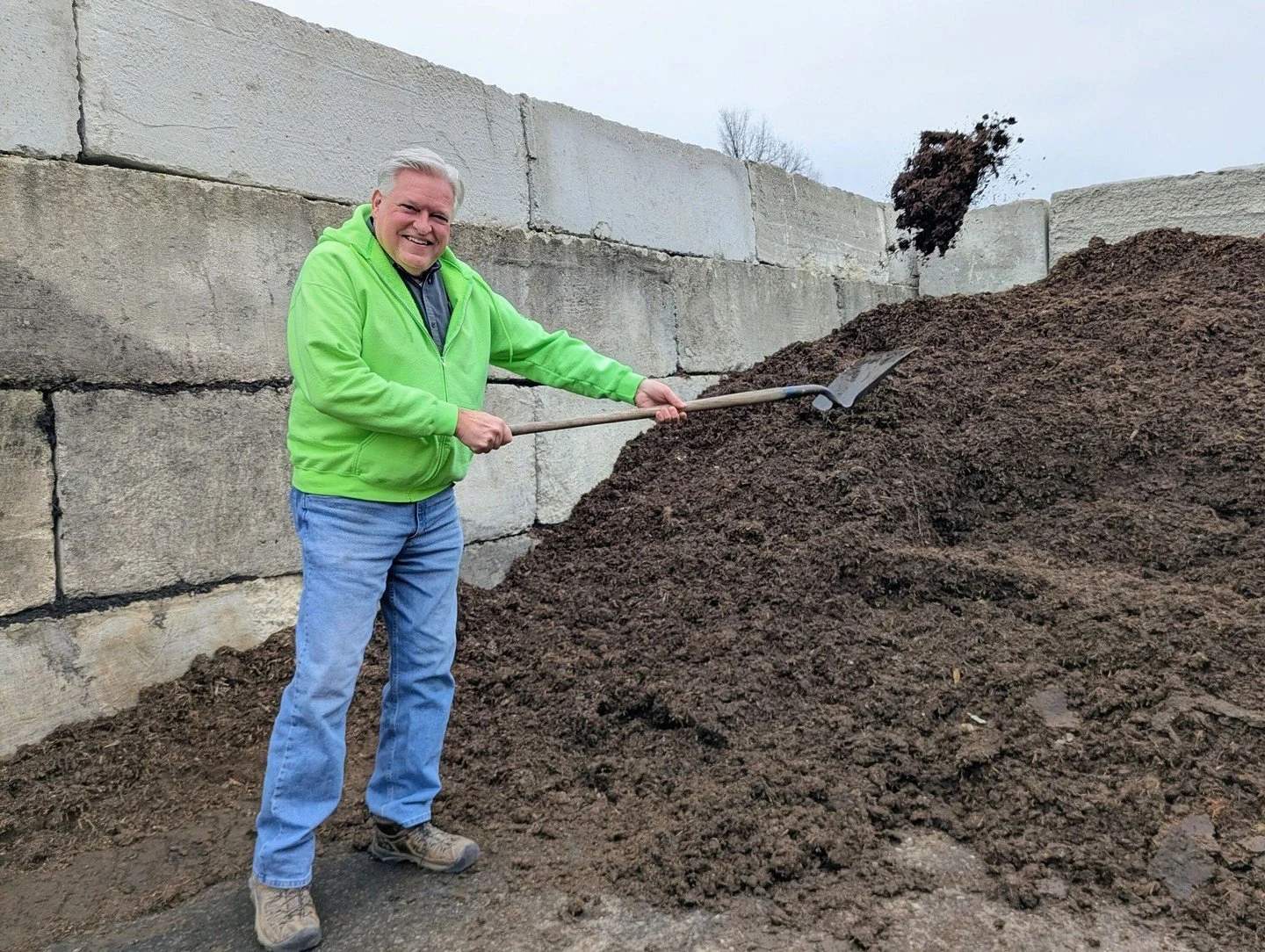 Our smelliest product is the one our customers swear by!
Mushroom compost is garden gold. It helps the soil hold water, improves its structure, and gives plants an organic, slow-release source of nutrients. When we heard the Monterey Mushroom plant i