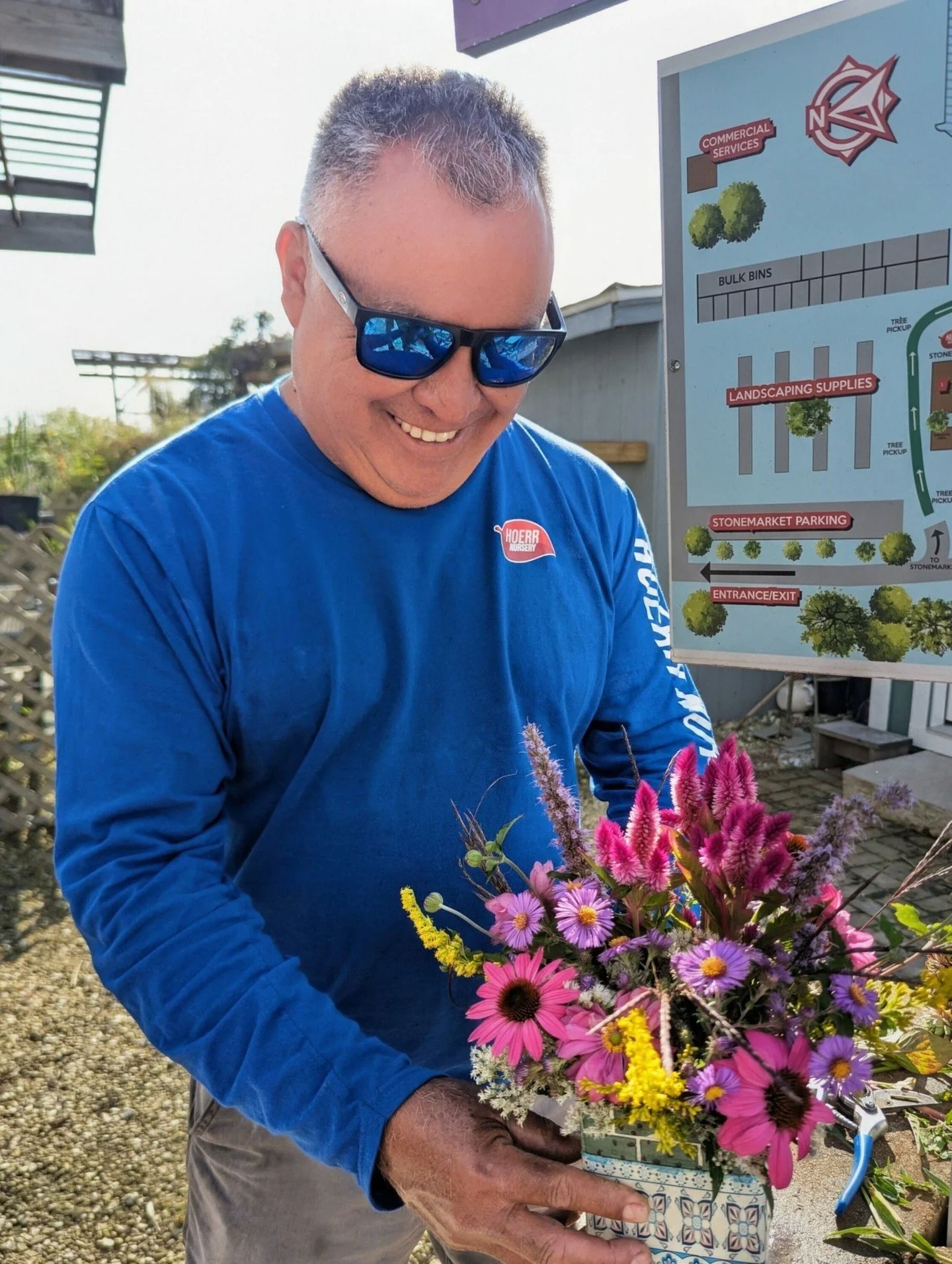 One of the joys of gardening is cutting your own bouquets, which is what Ernesto was doing on a sunny morning this week. If you make your own flower arrangements, what do you like to add? 

#peoriaillinois #peoriail #enjoypeoria #hellopeoria #shoploc