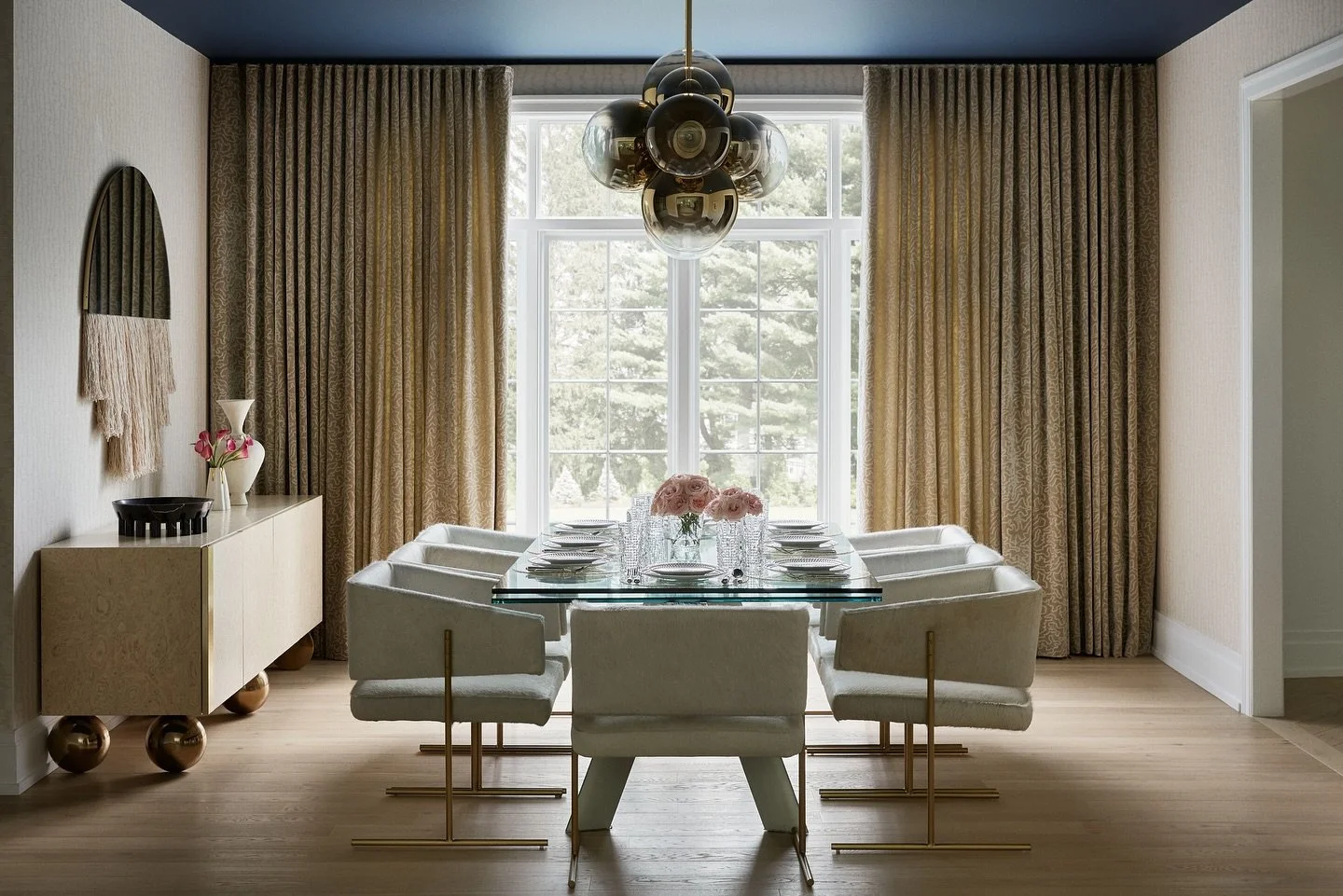 Chic dining, one thoughtful detail at a time

Photo: @brianwetzelphoto