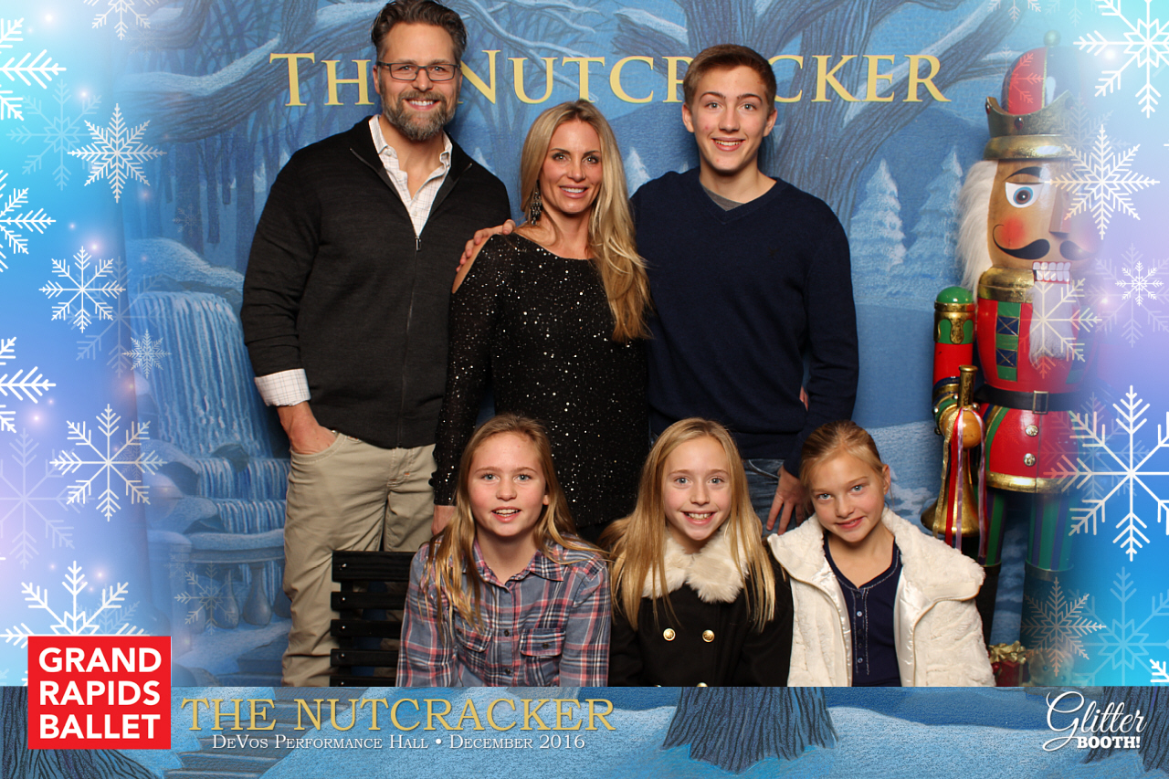 glitter-booth-photo-booth-120816_0088.jpg