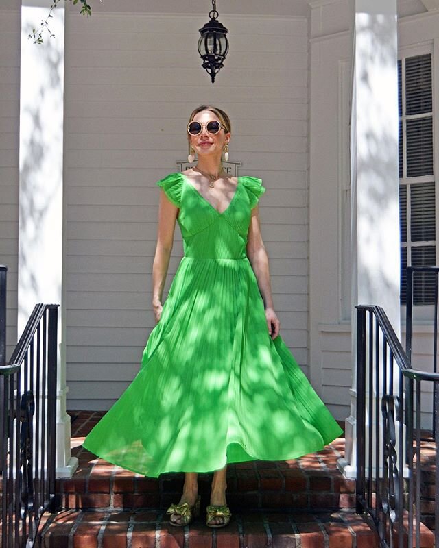 This dress &gt; every other dress. 💚 When I&rsquo;m looking for an ultra-feminine, unexpected look, this is the dress I&rsquo;ll turn to! This green is absolutely stunning but it&rsquo;s also available in an equally gorgeous red and yellow if that&r