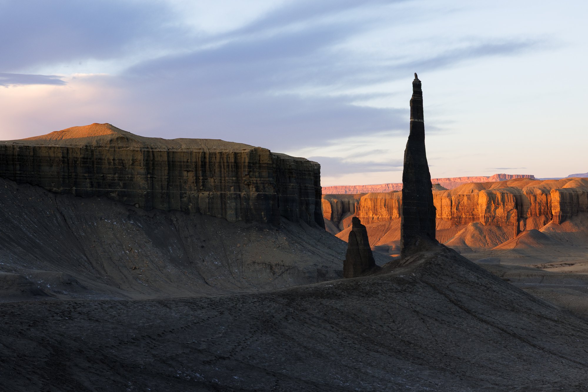 the-dark-spire-utah-badlands