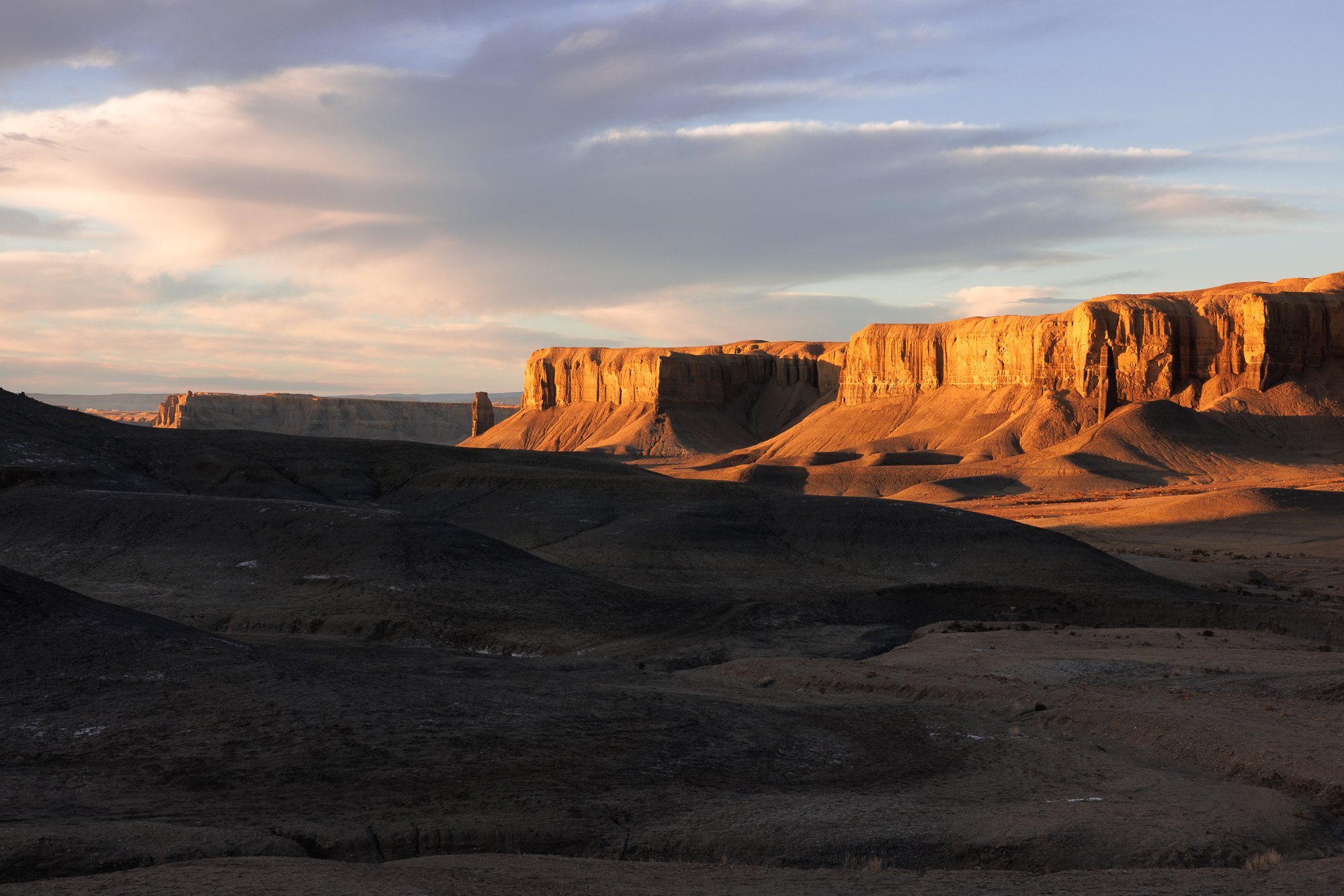 utah-mesas-at-sunrise