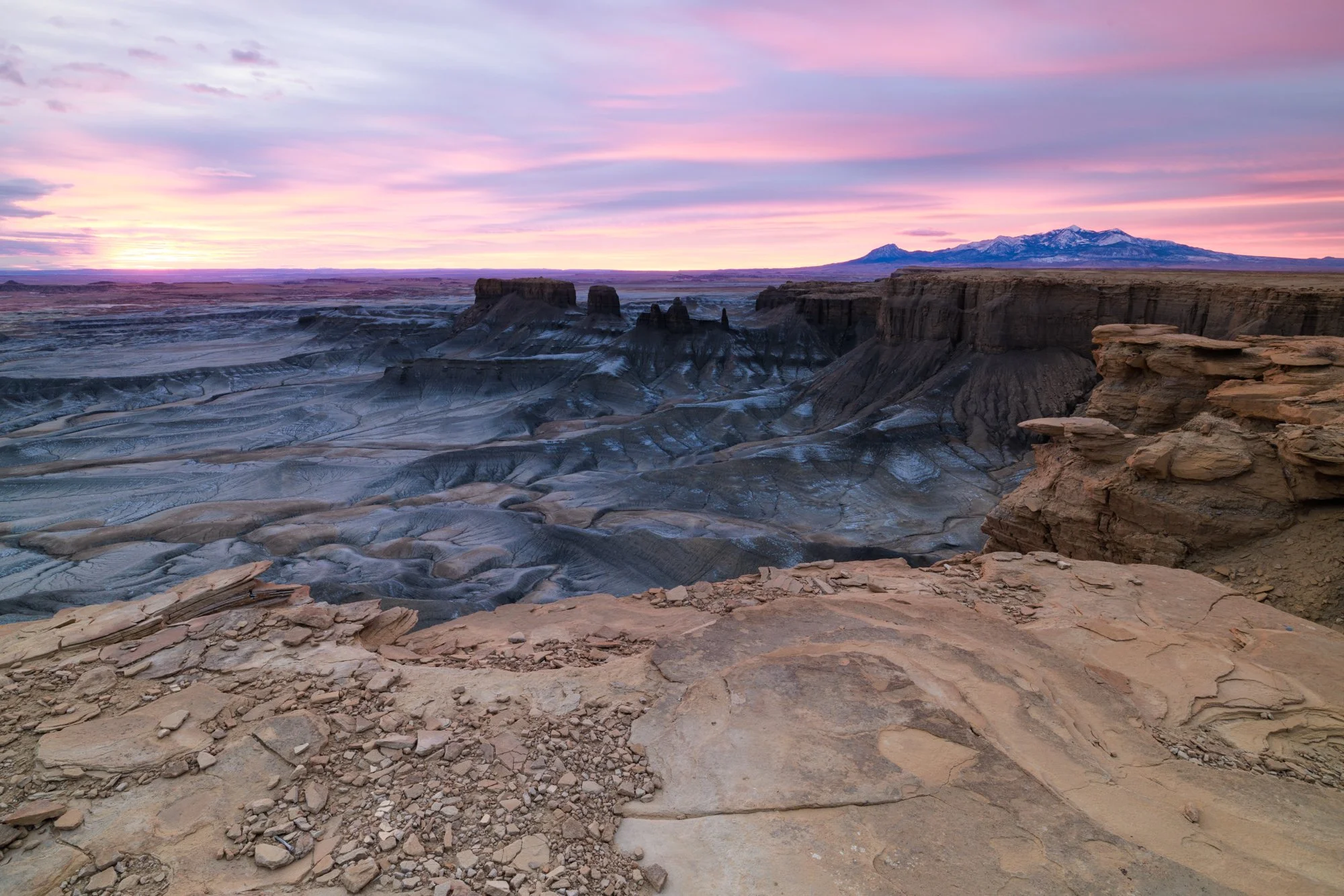 moonscape-overlook-utah-badlands