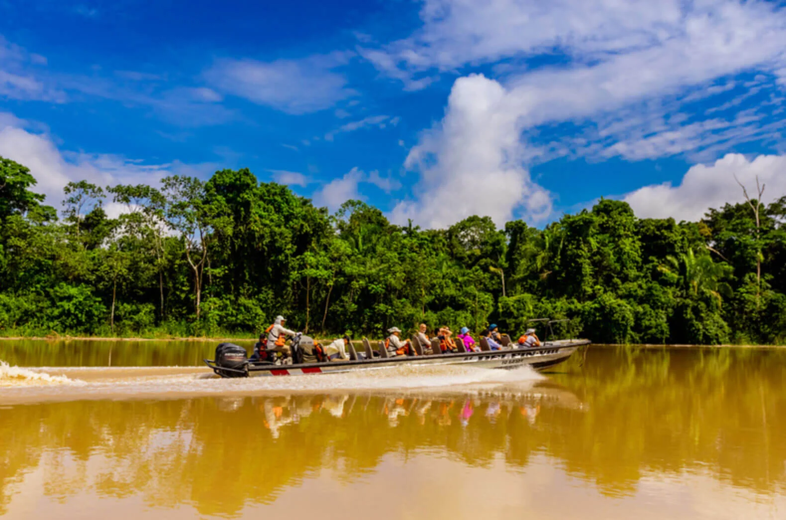 Delfin Amazon Cruises in Peru