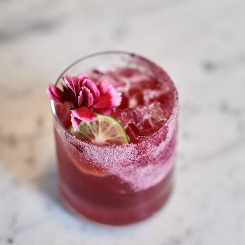 Euphoria ✨ Seedlip Grove, Goji Berry, Schisandra Berry, Prickly Pear, Hibiscus, Jasmine. 

(sans booze, but full up on flavor)
Available nightly from 5-9pm!