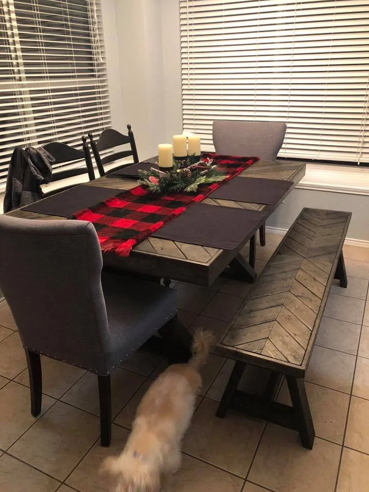 Amanda Sadler's table decorated for Chrismas.jpg