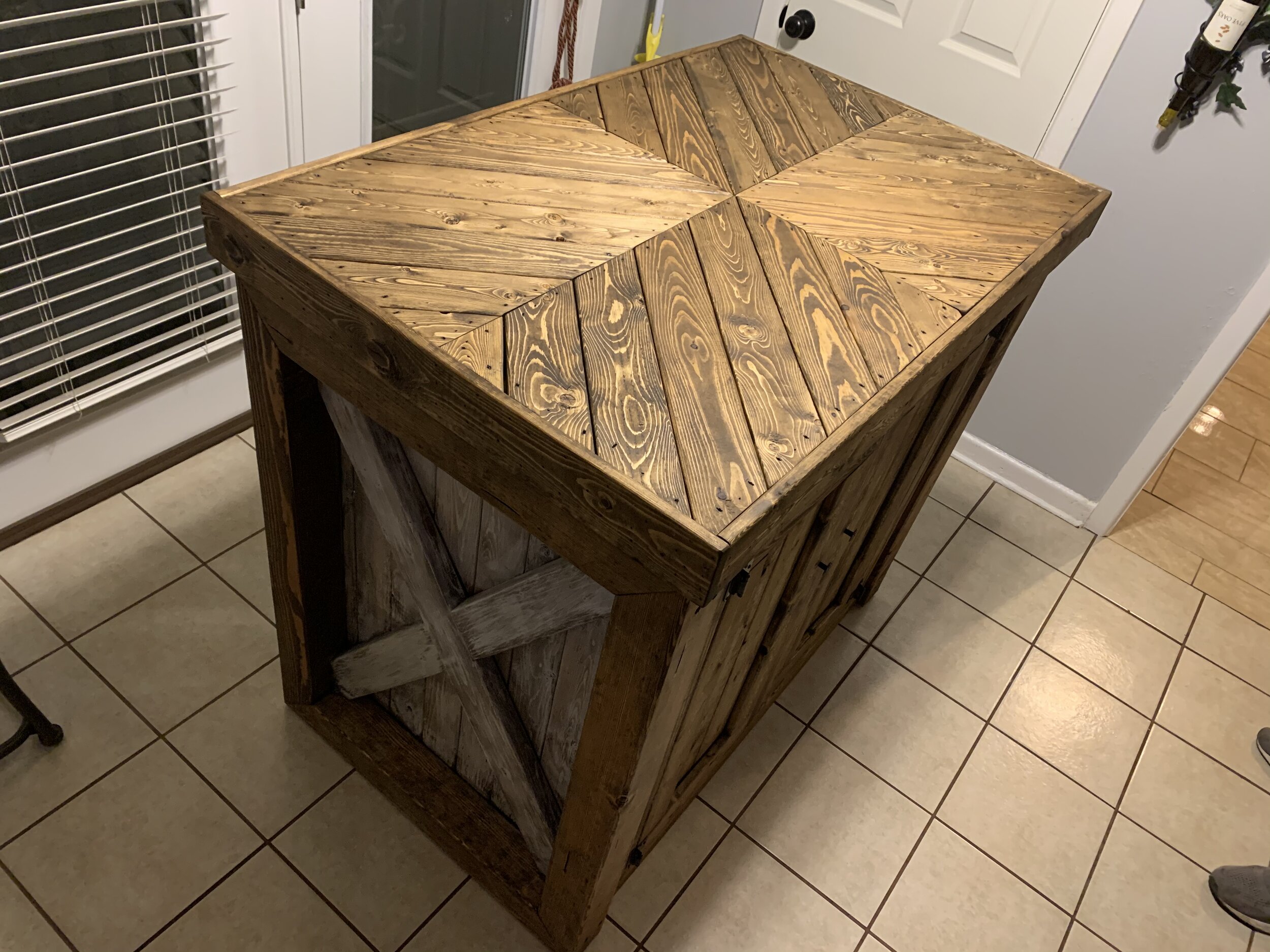 kitchen island2.jpeg