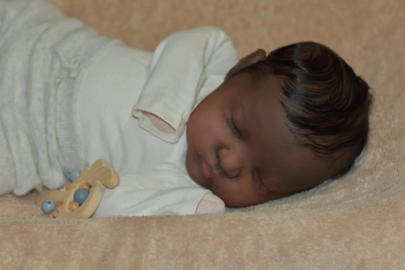 Sara Jen's shading work on Winnie is immaculate!! Thank you for bringing my work to life. <3

Kits will be available March 21 on my website!