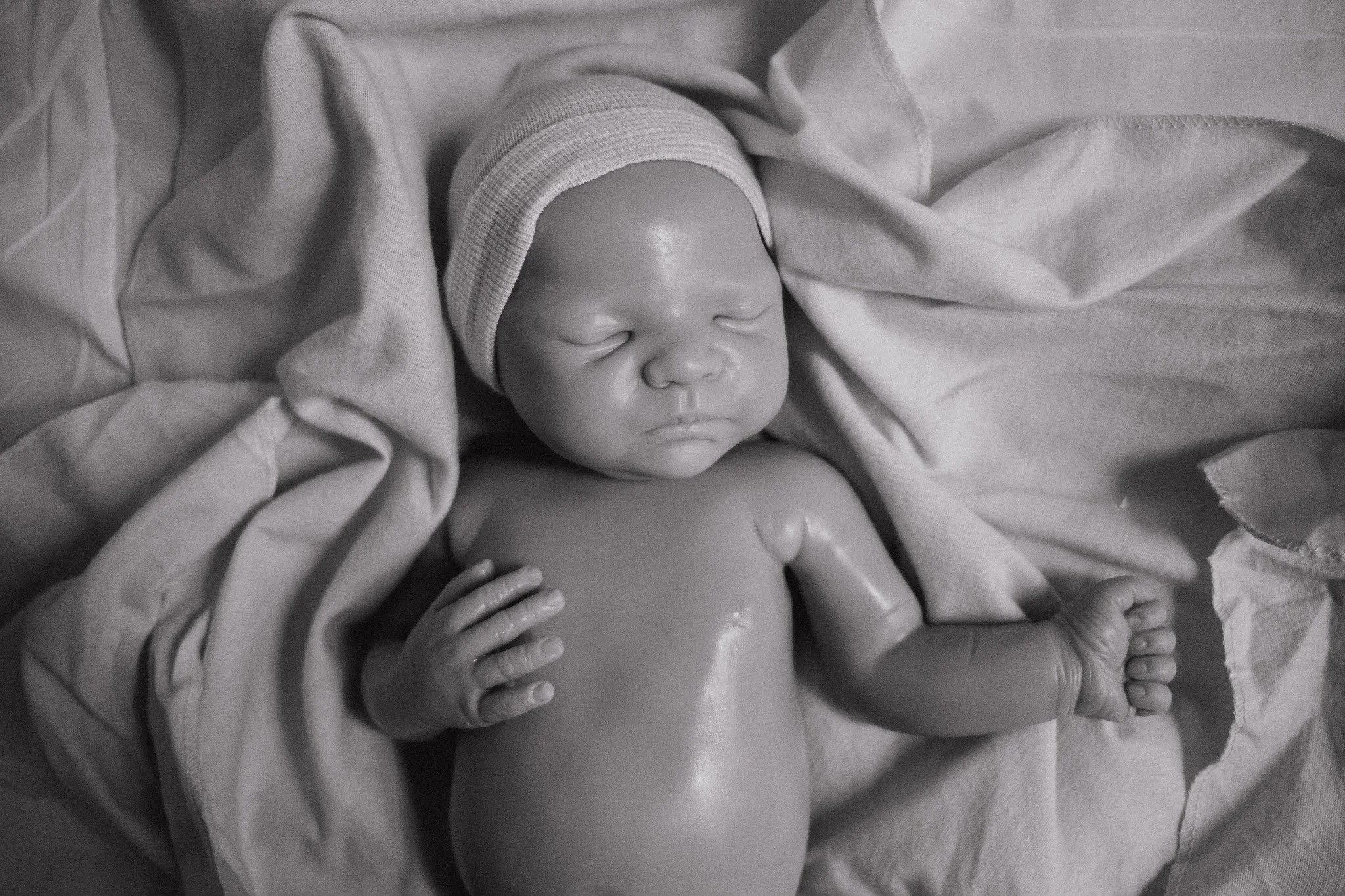 Question for you all! What kind of sculpts do you want to see from me this year? Vinyl, FBS, silicone cuddle kits? Larger babies or newborn? Asleep or awake? What's your dream kit right now? Curious to hear your thoughts. <3