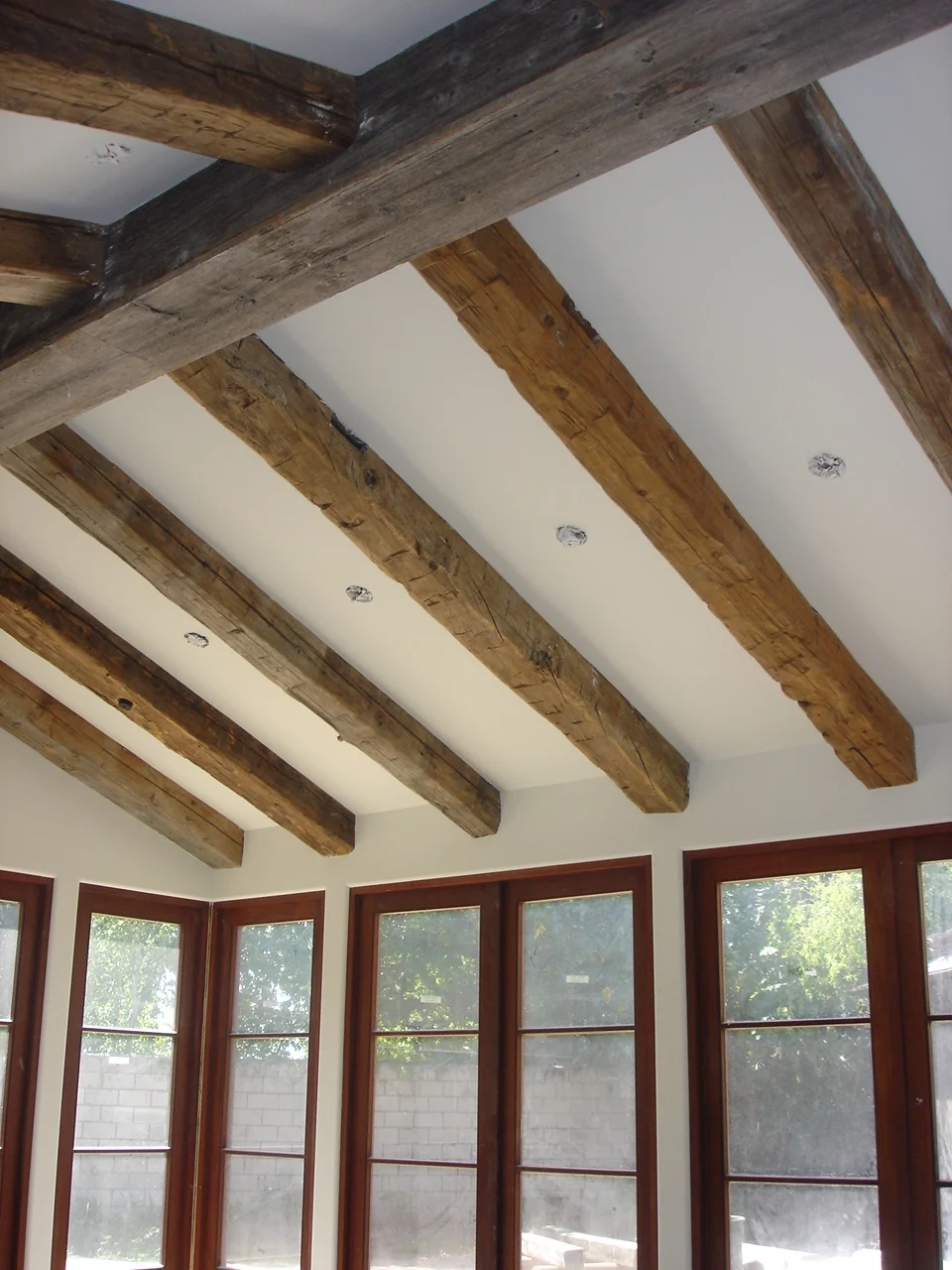 RECLAIMED WOOD BEAMS — TRIDENTUM