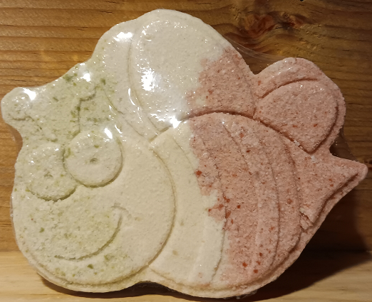 Bee Bath bomb.png