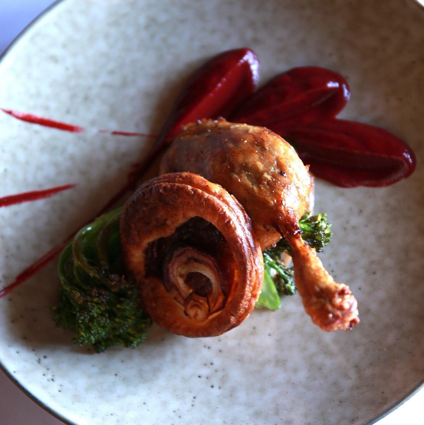 Enjoy our seasonal Autumn Menu 🍁

Tender Juniper Crusted Confit Duck Leg served with a crisp Caramelised Onion Pastry, accompanied by smooth Beetroot Puree for a touch of sweetness. 

Finished with creamy Black Pepper Cream for warmth and depth. 

T