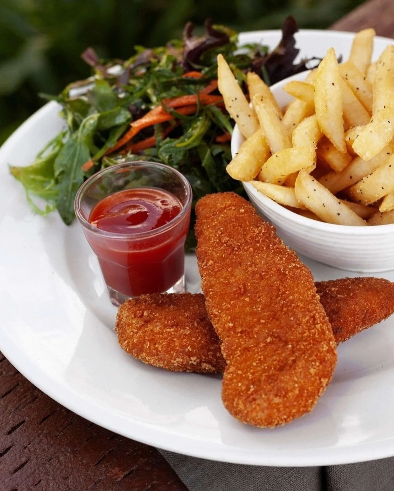 Our Kid&rsquo;s Menu has something for every little diner &ndash; favourites like the Crumbed Chicken Tenders.⁣
⁣
Plus each child gets a FREE ZOOPER DOOPER with their meal!⁣⁣
⁣
We take bookings from 5:30pm so you can enjoy a family night out these ho