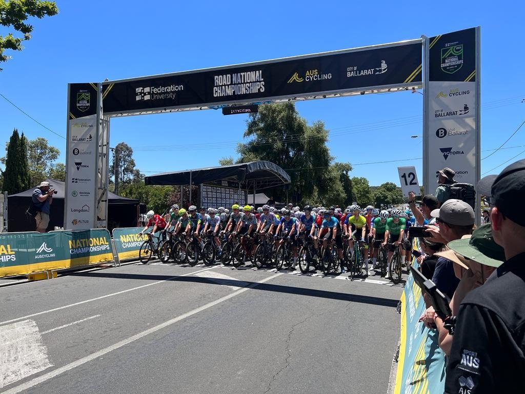 RoadNats_start_gran fondo_bunch pic start.jpeg