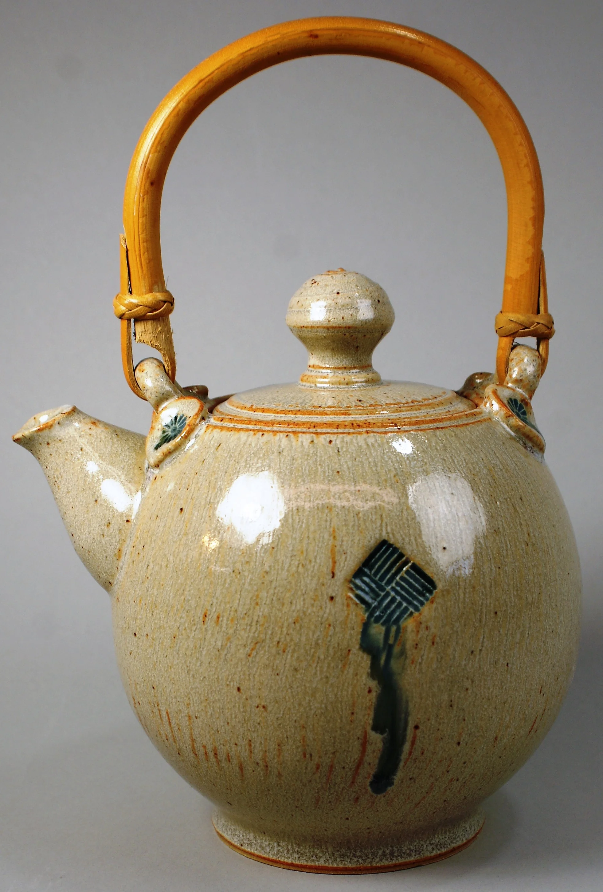Stoneware teapot Tin white.jpg