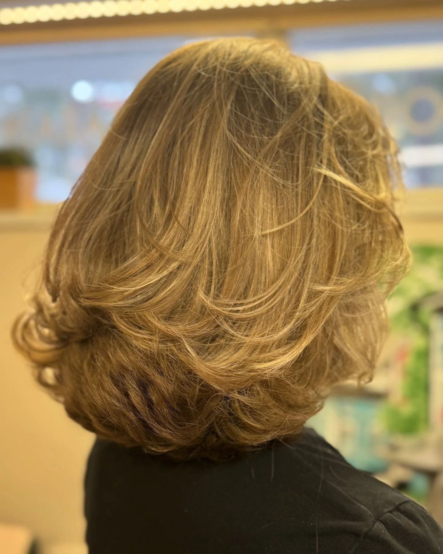 Reipas lyhennys (20cm) t&auml;lt&auml; suloiselta abiturientilta. Vanhat raidatkin sai uuden el&auml;m&auml;n. #haircut #hairstyling #kampaamoespoossa #wella