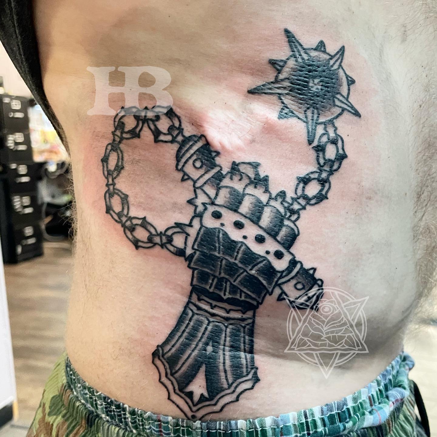 A gauntlet so nice I had to do it twice! Had a blast framing a scar with this one. Thank you again to ETHAN‼️
.
.
.
#tattoo #tattooshop #iowatattoo #iowatattooartist #cedarrapidstattoo #americantraditional #americantraditionaltattoo #traditionaltatto