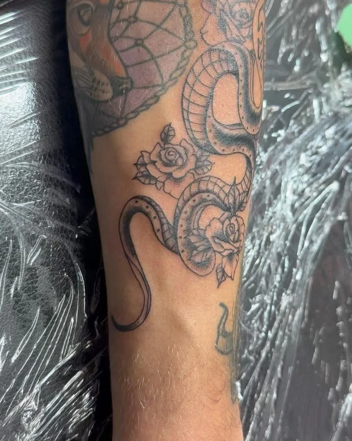 Cobra gap filler for KAYDEN - thanks again my friend!
.
.
.
#tattooshop #tattoos #tattoos #iowatattoo #iowatattooartist #cedarrapidstattoo #traditionaltattoos #neotrad