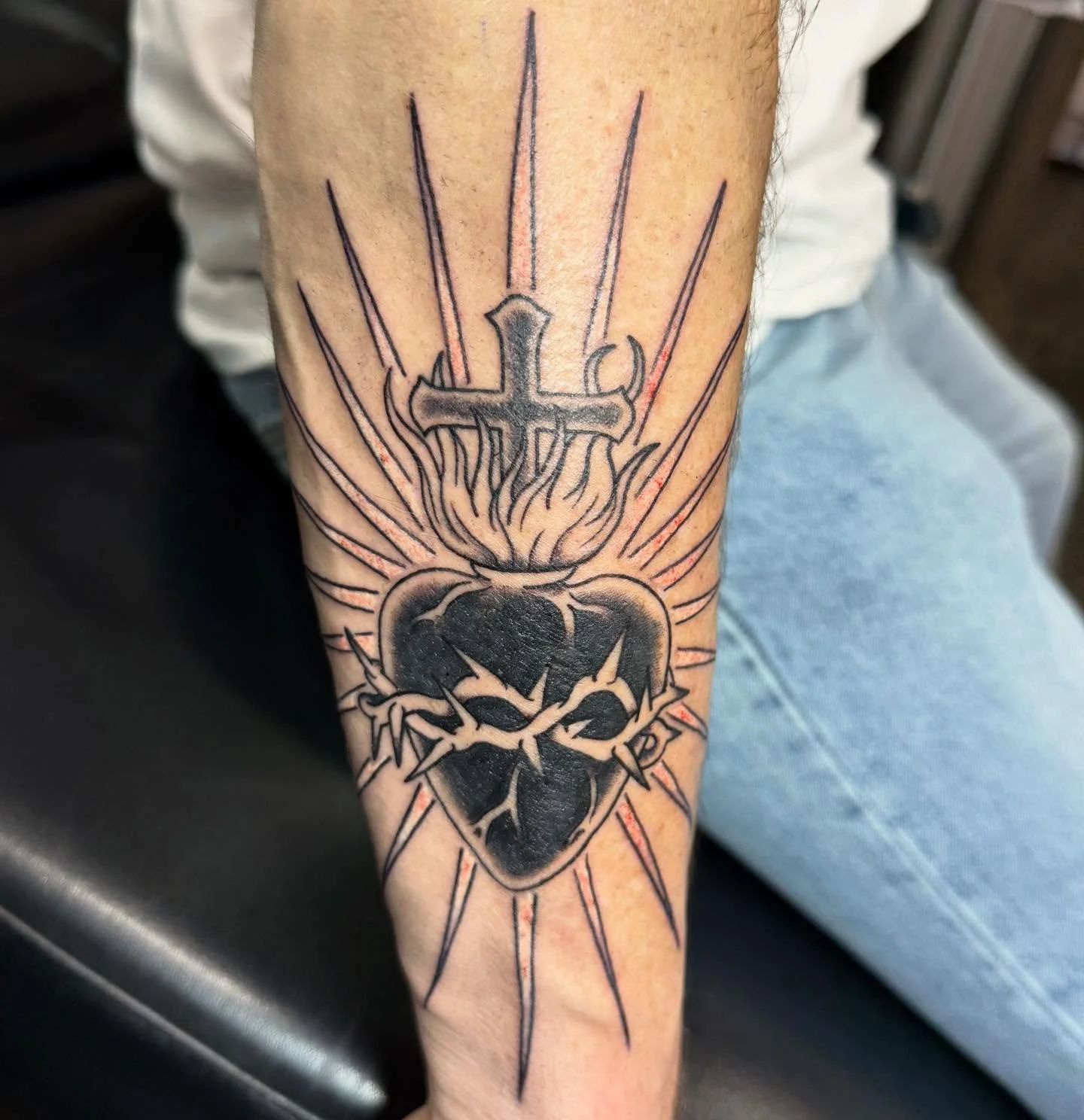 Some more from Halloweekend - a sacred heart and a head in a bowl from my flash! Thanks again folks!!
.
.
.
#tattoo #tattoos #tattooshop #iowatattoo #iowatattooartist #cedarrapidstattoo #traditionaltattoos #neotrad #sacredheart