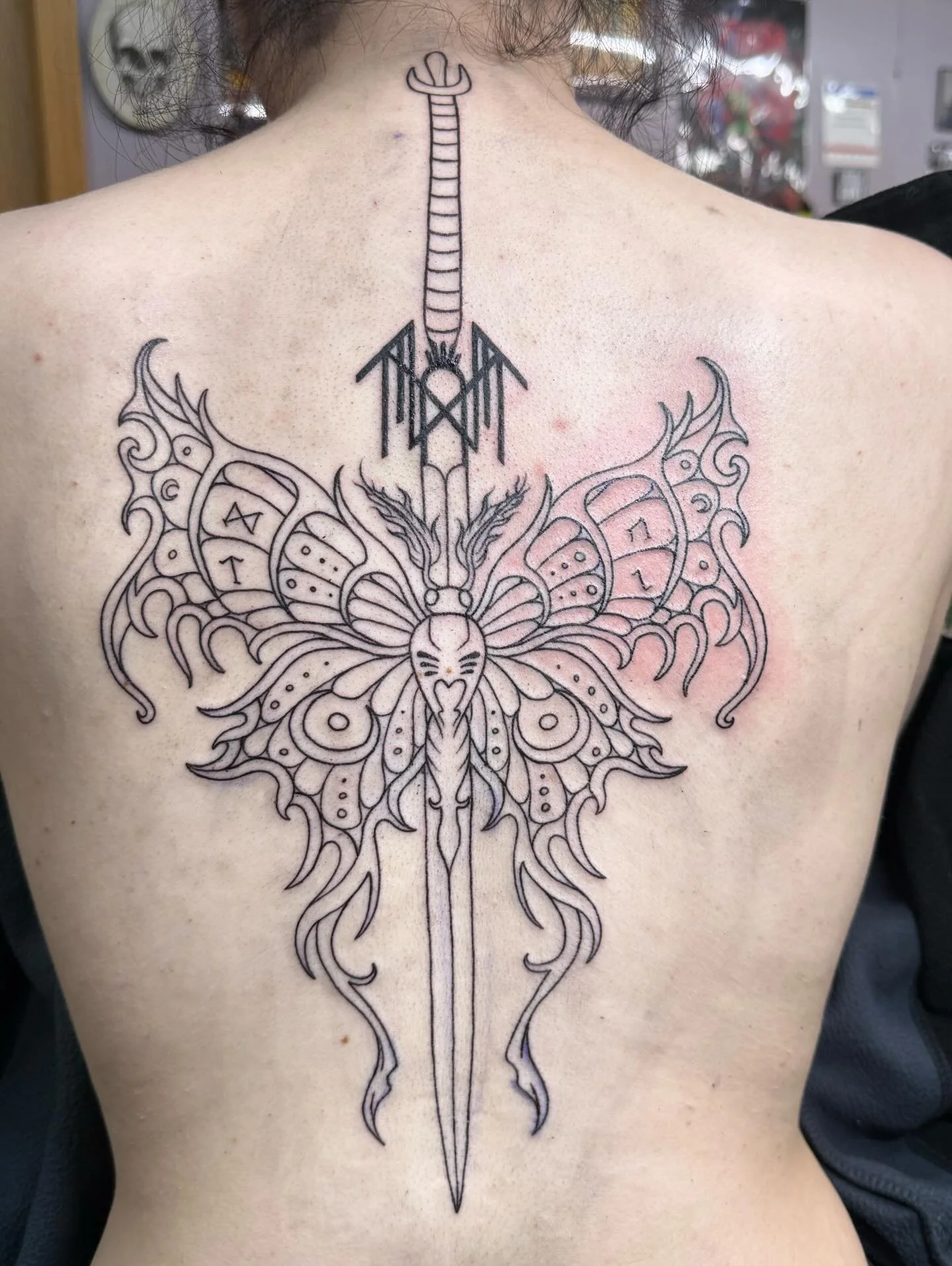 When I get lazy with posts you lot get a whole load of tattoos all at once! Part 1 of a SLEEP TOKEN backpiece, an alien abduction, some thorns, and a memorial piece. Huge thank you to all!
.
.
.
#tattoo #iowatattoo #cedarrapidstattoo #traditionaltatt