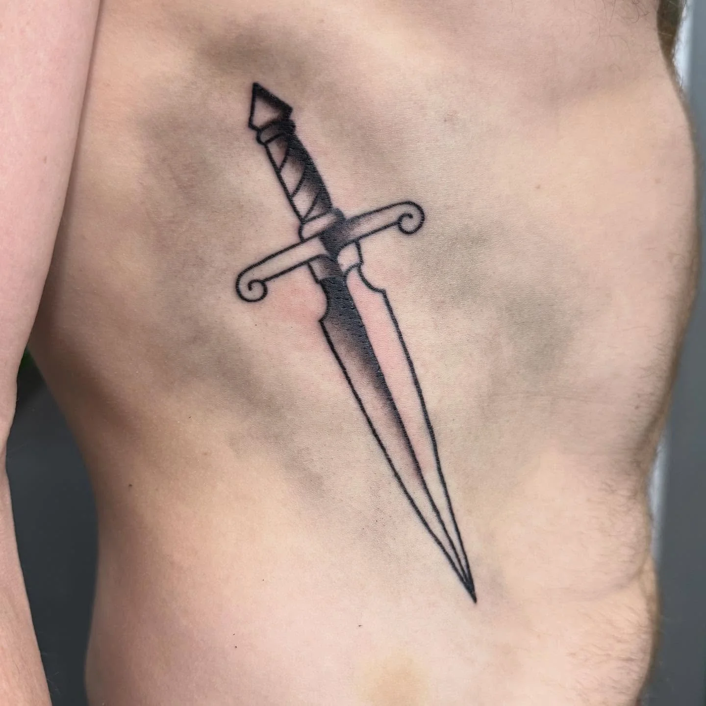 Some rib daggers for Brownie plus lining lining lining. Thanks again folks!!
.
.
.
#tattoo #iowatattooartist #cedarrapidstattoo #traditionaltattoos #lineworktattoos