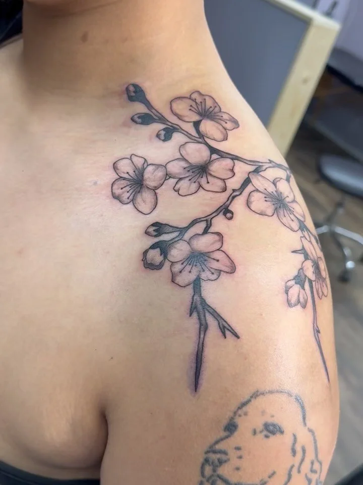 More work from the past several days. Custom pieces, add-ons, and lots of flowers. Huge thanks to everyone!!
.
.
.
#tattoo #iowatattooartist #cedarrapidstattoo #floraltattoos #traditionaltattoo