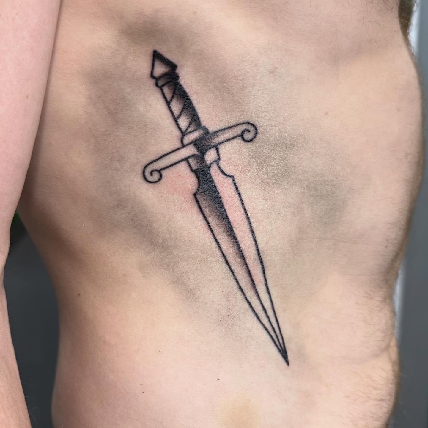 Some rib daggers for Brownie plus lining lining lining. Thanks again folks!!
.
.
.
#tattoo #iowatattooartist #cedarrapidstattoo #traditionaltattoos #lineworktattoos