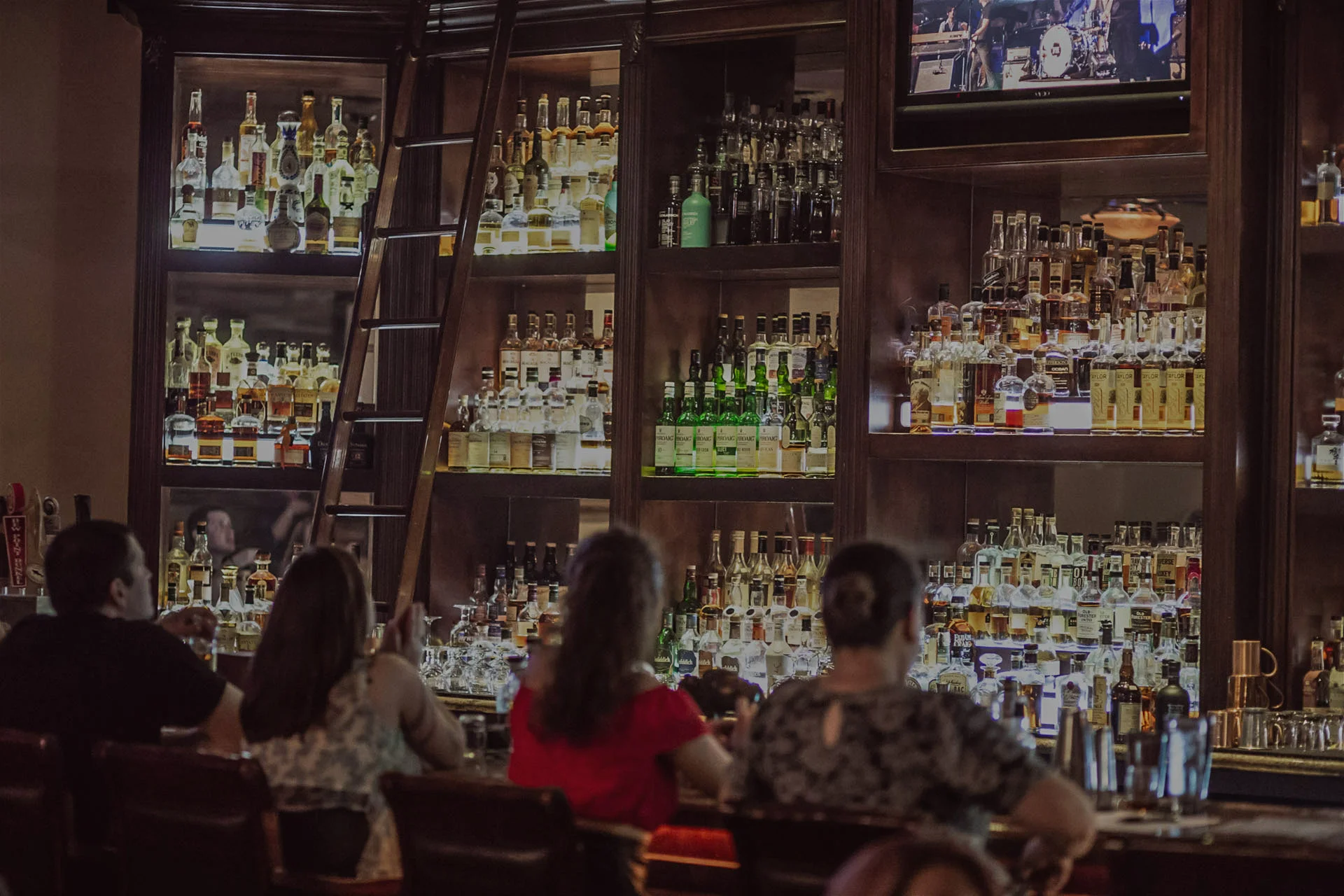 Magnums Speakeasy Cigar Bar