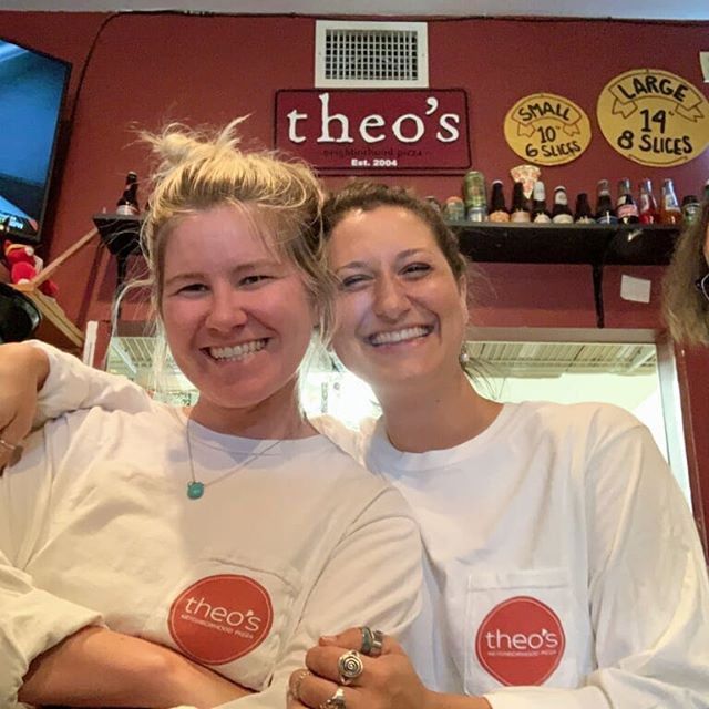 Come hang out with this smiling crew and get pizza-happy... 🍕😃
.
.
.
#smiles #pizza #happiness #NOLA #neworleans #igersneworleans #showmeyournola&nbsp; #followyournola #nolafood #nolaeats #eeeeeats #OnlyLouisiana #TasteLouisiana #foodiegram #foodst