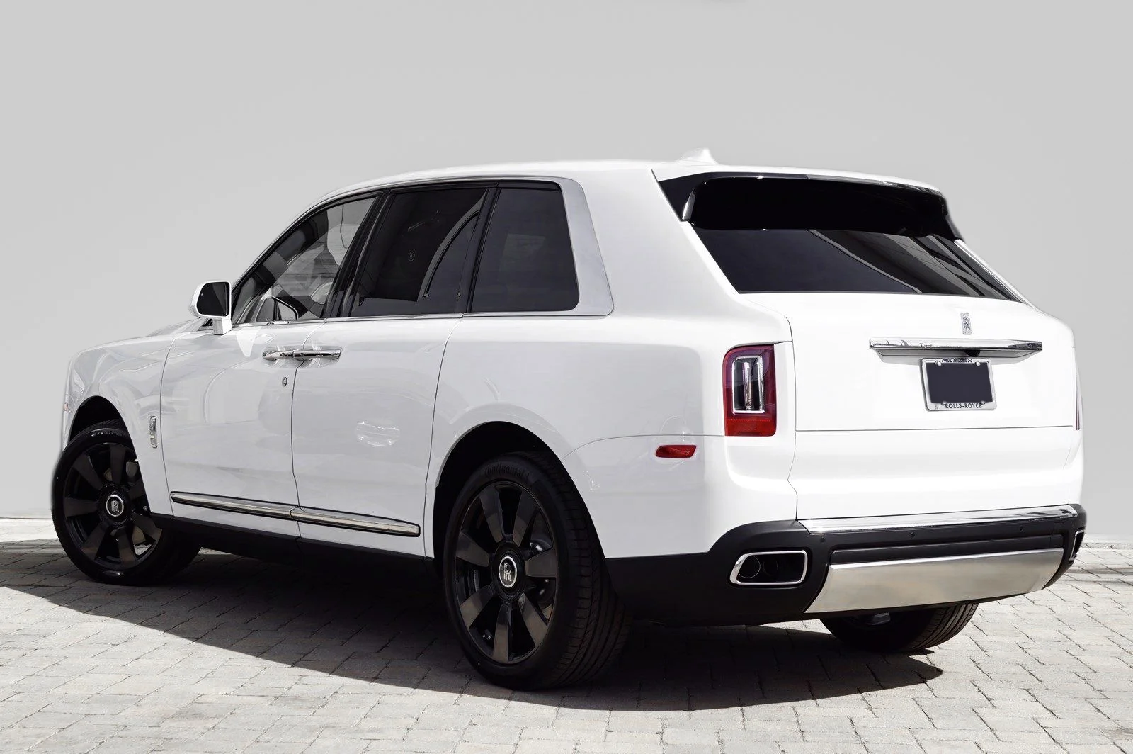 New-2019-Rolls-Royce-Cullinan-2 2.JPG
