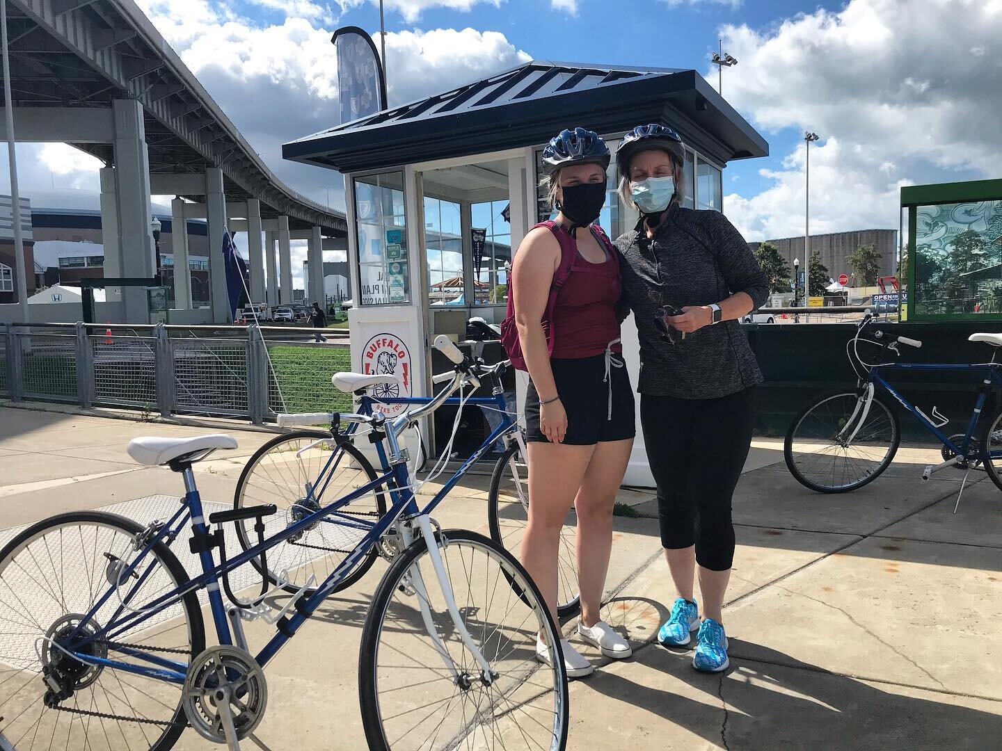 Recent happy customers renting bikes at Buffalo Bike Tours kiosk