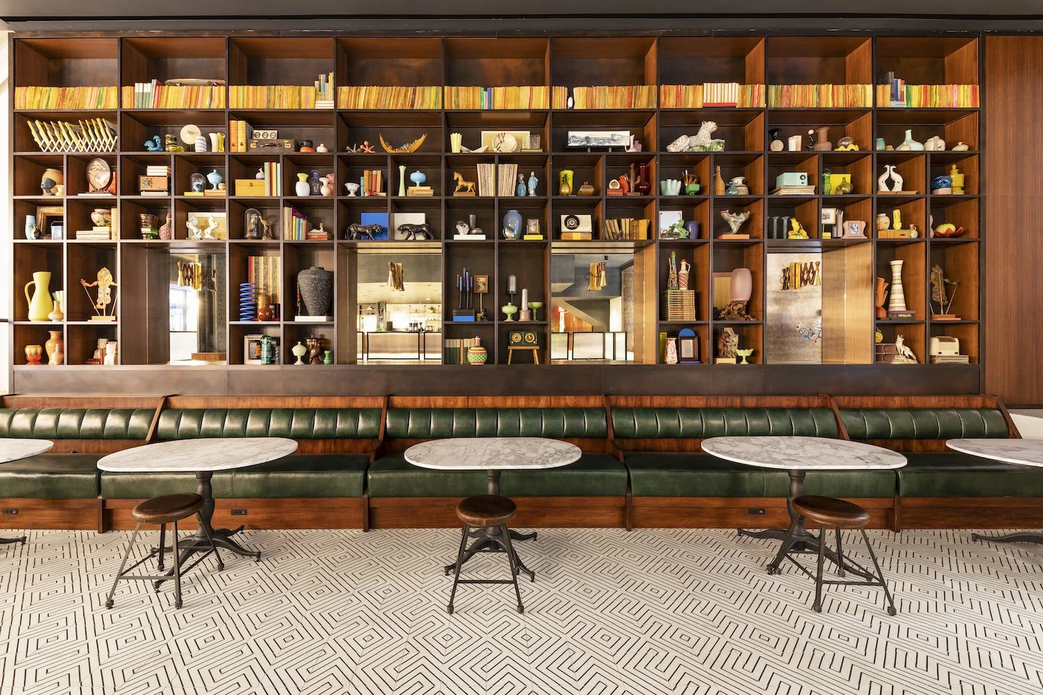 335Mad-15 - 210525_22Vanderbilt_SpilloverSeating_0183.jpg